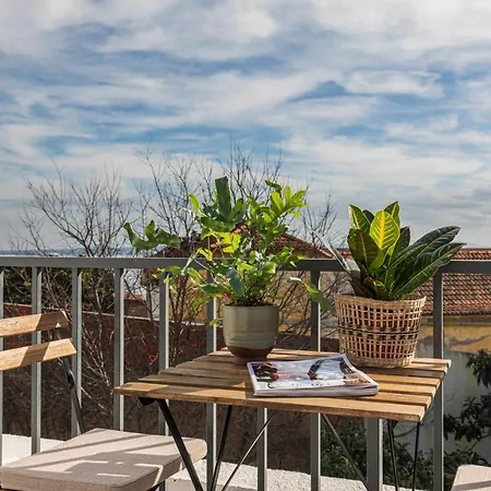 Graça Apartment Duplex River View by Lisbon Heart *